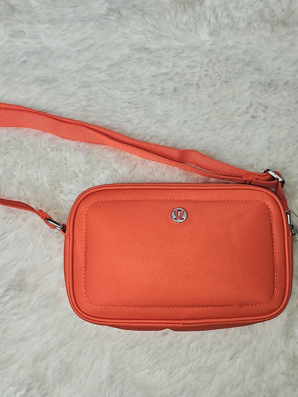 ​NWT Lululemon Everywhere Crossbody Bag 2L – Cayenne / Silver (CRYE/SLVR)
